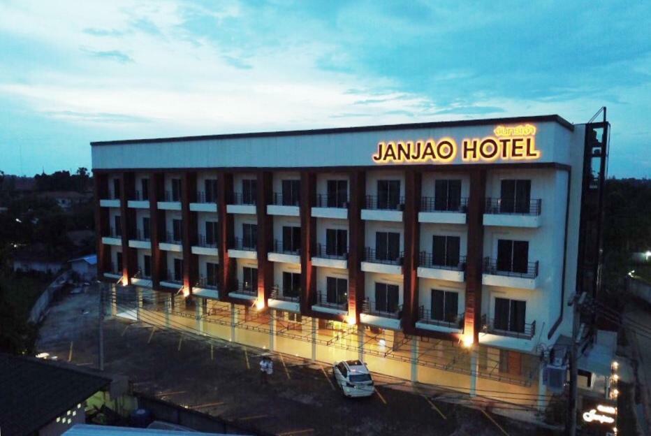 Janjao Hotel Удон Тани Екстериор снимка