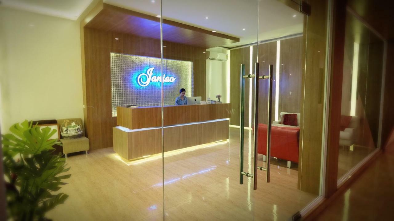 Janjao Hotel Удон Тани Екстериор снимка